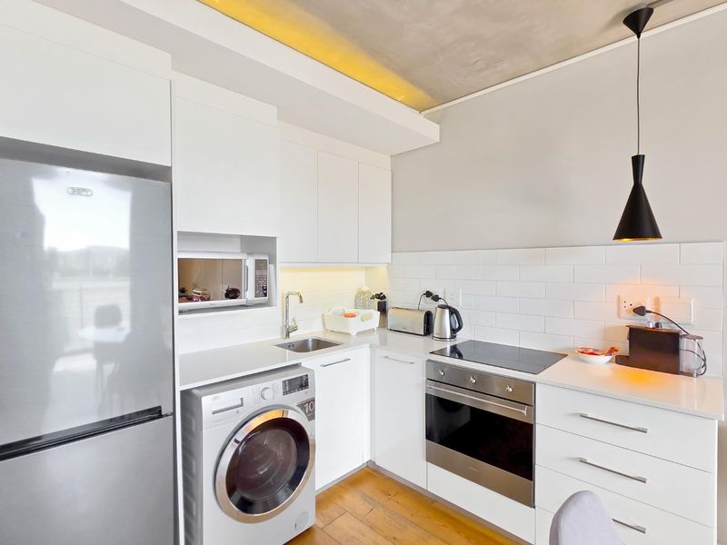 Unlock City Living & Returns | Balcony | Park Bay | Pool & Airbnb Potential - Photo 9