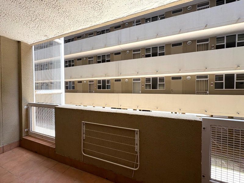 Student Apartment walking distance from UOVS - Photo 10