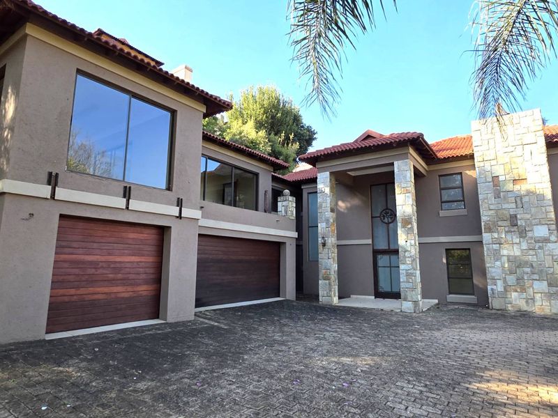 4 Bedroom Entertainers Home in Birdwood Estate - Photo 1