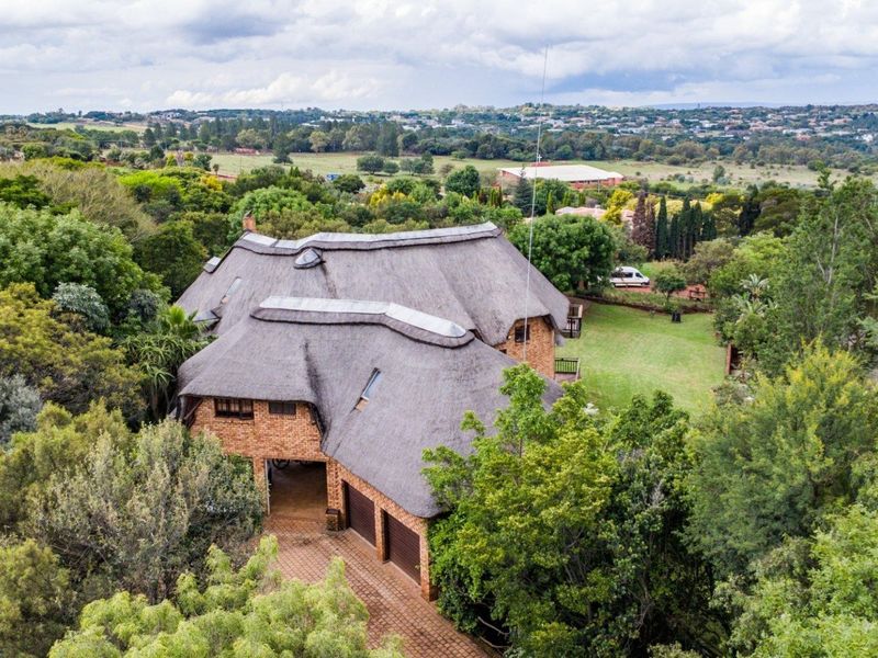 A Serene Bush Lodge-Style Home with Exceptional Family Space - Photo 5