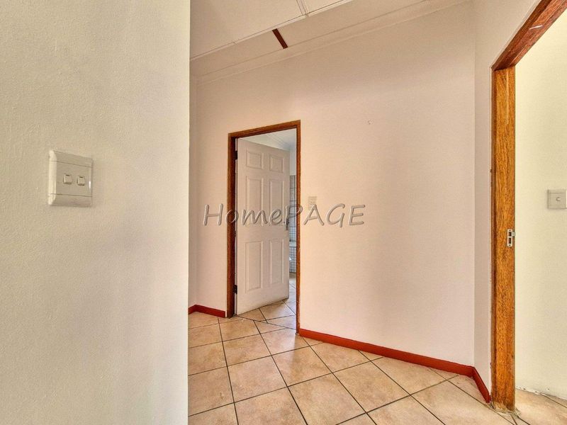 Meersig, Walvis Bay:  3 Bedr Home with 2 Bedr Flat is for Sale - Photo 9