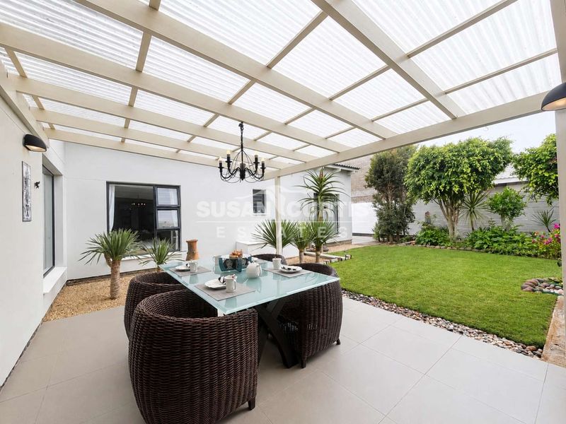 " A HOUSE DEFINED BY ELEGANCE AND INTENTION" - Photo 3