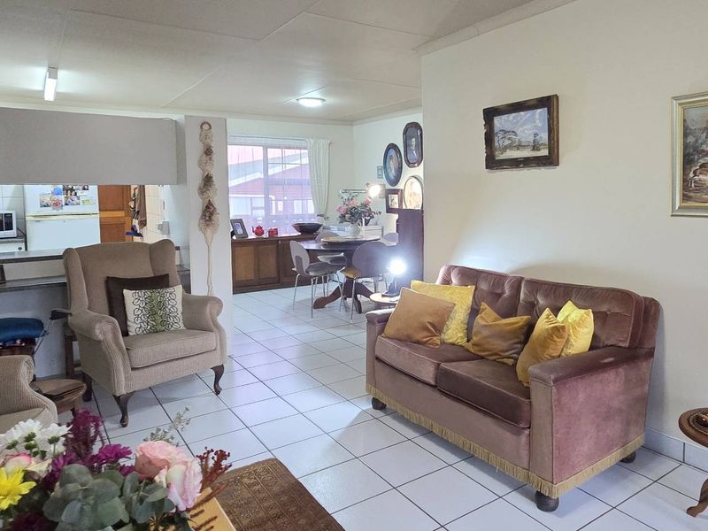 Retirement Village - Fonteine Park - Two Bedroom Home for Sale in a Lifestyle Estate for over 50's! - Photo 8