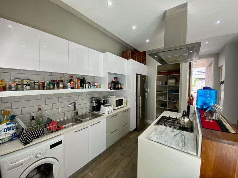 Modern Two-Bedroom Townhouse in Leafy Brooklyn – Quality Living in Gables on Marais - Photo 5