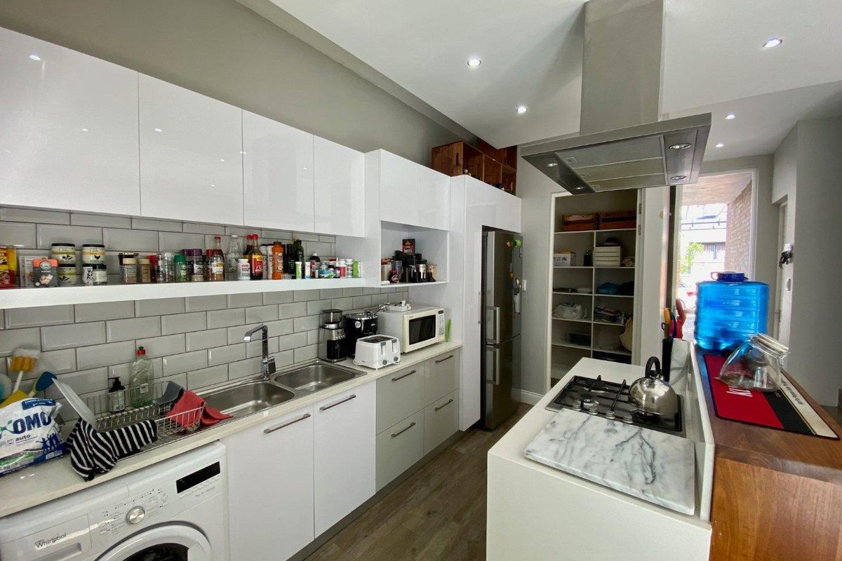 Modern Two-Bedroom Townhouse in Leafy Brooklyn – Quality Living in Gables on Marais - Photo 5