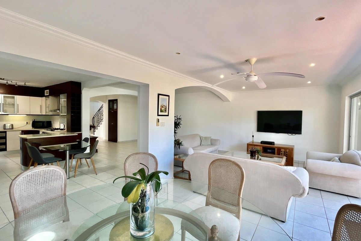 A stunning , modern duplex in secure complex on the beachfront!!! - Photo 5