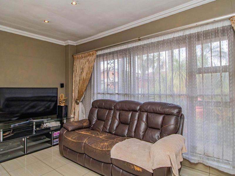 Your Ideal Home: Elegance, Convenience, and Comfort! - Photo 7