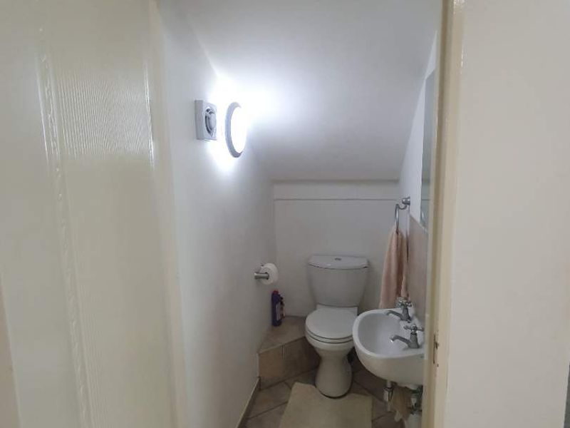 Spacious Townhouse For Sale in the Heart of Klein Windhoek - Photo 8