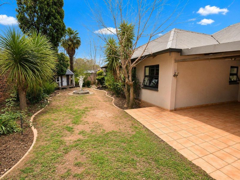 Spacious Family Home with Modern Comforts and Exceptional Entertaining Areas - Photo 2
