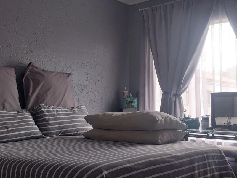 secure and neat top floor townhouse - Photo 6