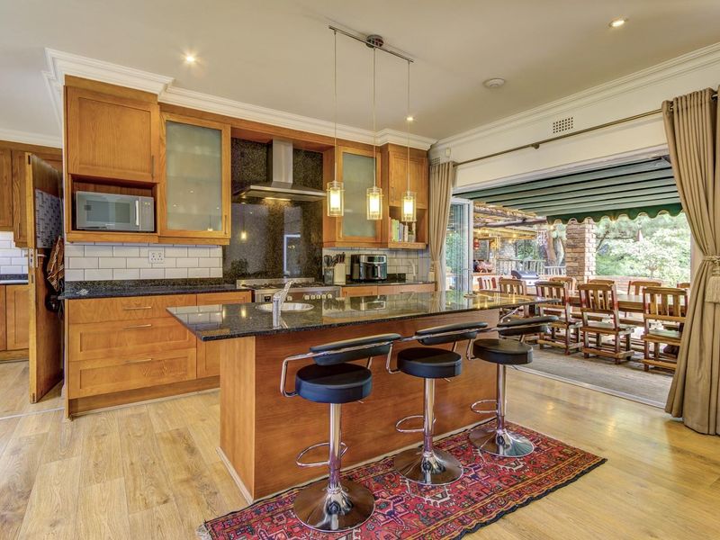 STUNNING 4 to 5 BEDROOM HOME WITH SOLAR AND WATER BACK UP and HOME OFFICE SPACE - Photo 7