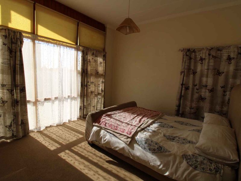 Huge Family House - Photo 4
