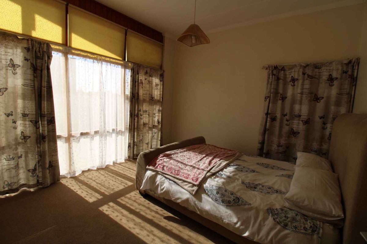 Huge Family House - Photo 4