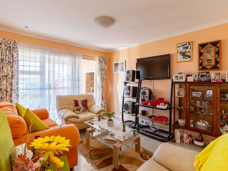 3 Bedroom Townhouse for Sale in Fairview - Photo 5