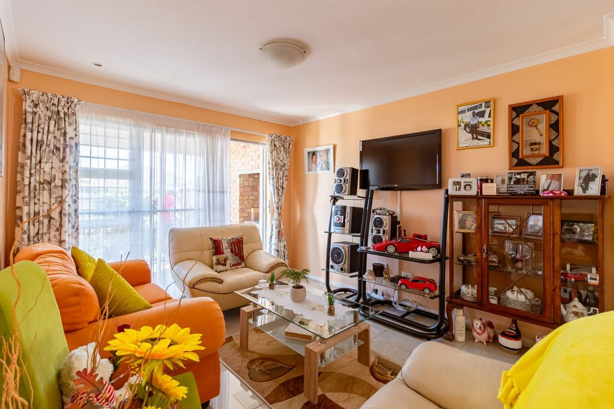 3 Bedroom Townhouse for Sale in Fairview - Photo 5