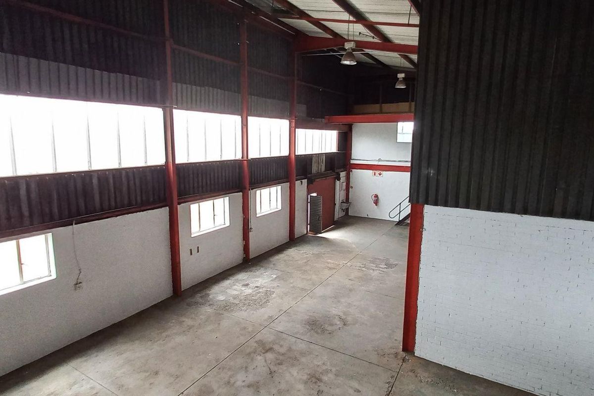 371m2 Dunswart industrial warehouse to let - Photo 5