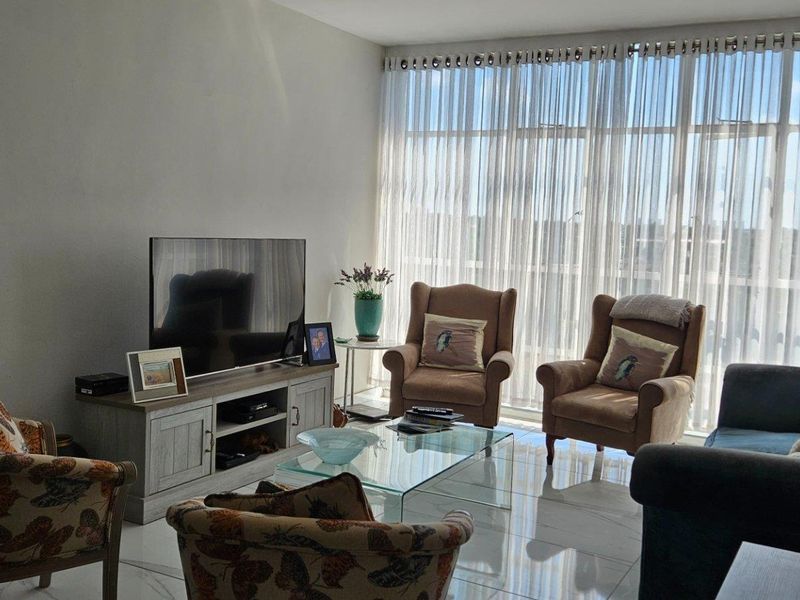 Comfort, Convenience & Captivating Views! - Photo 2