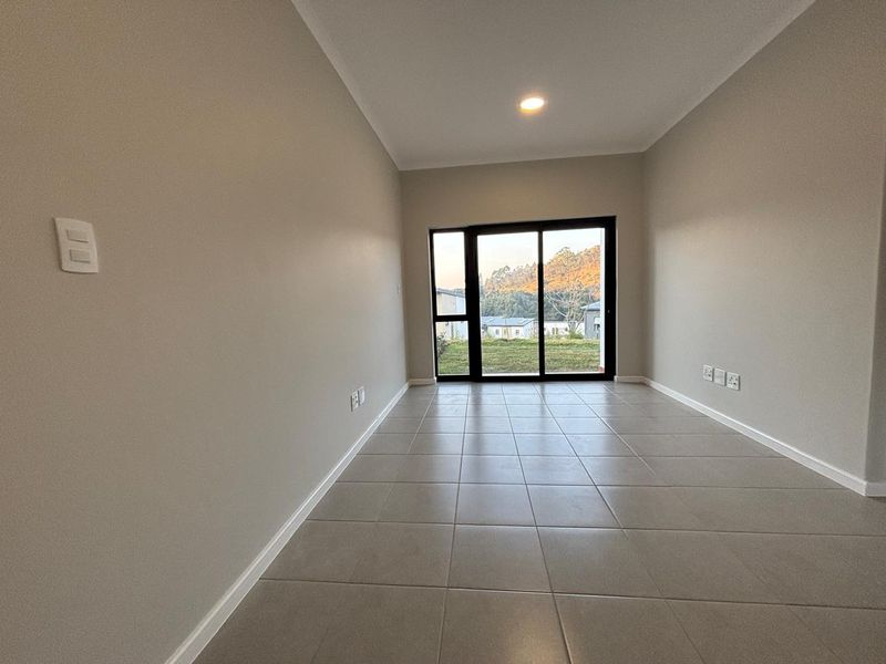 Modern 1 Bedroom Apartment for Sale - Photo 3