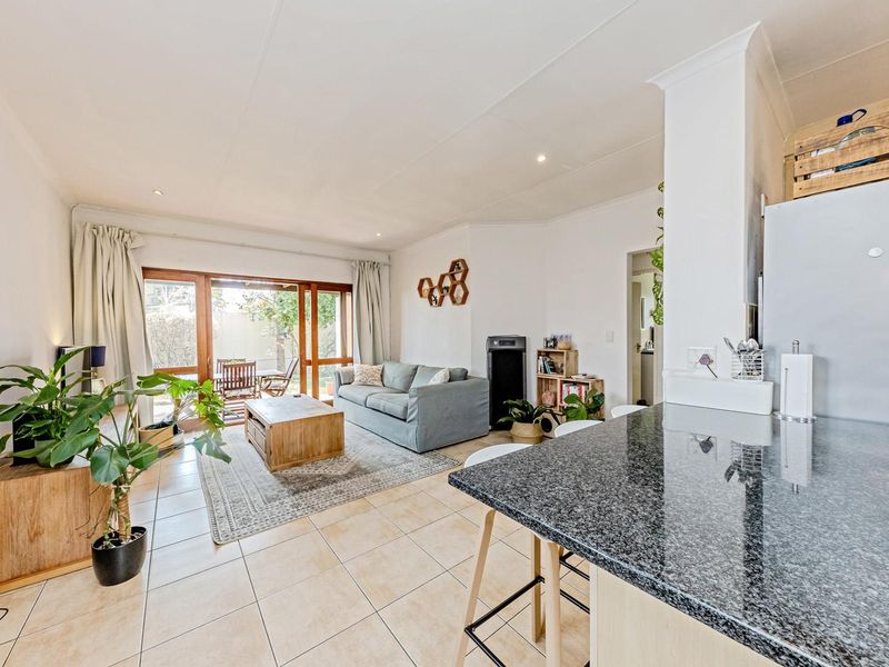 "Your perfect home contemporary, flair and garden retreat. - Photo 10