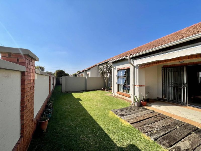Enjoy Lifestyle & Security in This Eco Park 2-Bedroom Home - Photo 3