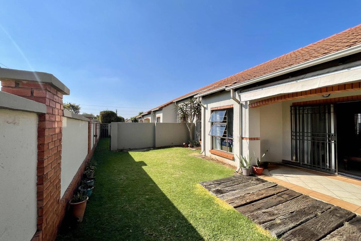 Enjoy Lifestyle & Security in This Eco Park 2-Bedroom Home - Photo 3