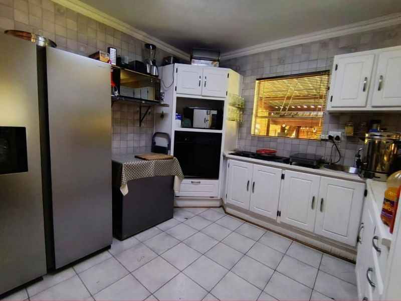 Langenhovenpark Luxury: 7 Beds, Pool & Rental Income! - Photo 7