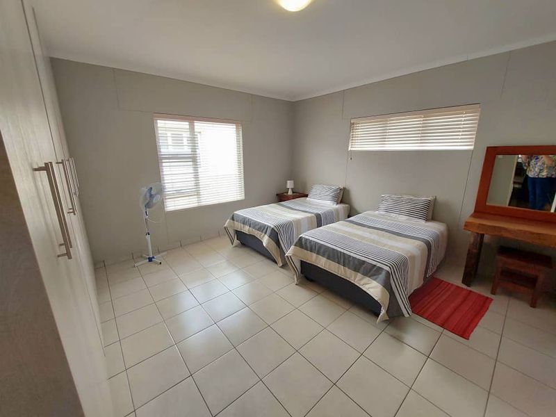 3 Bedroom Self-catering House - Photo 9