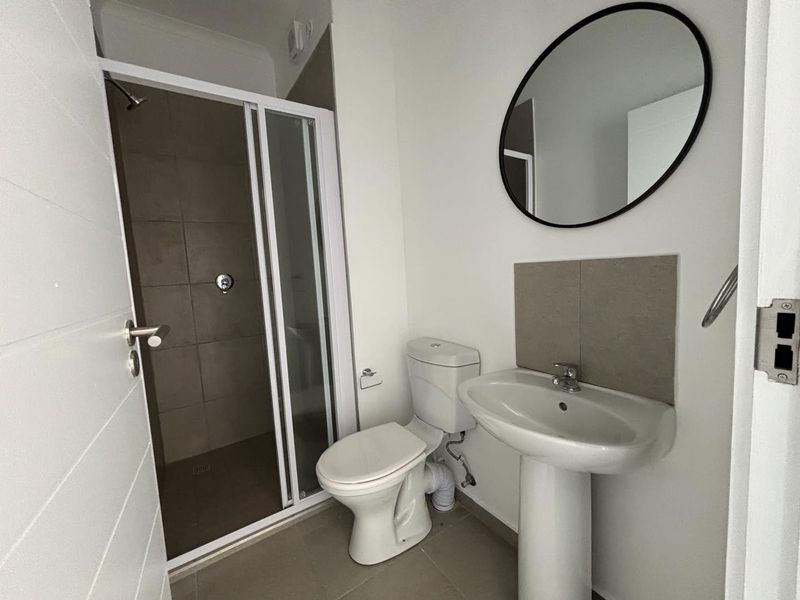 New Modern 2 Bedroom Apartment for Rent in Waterfall. - Photo 9