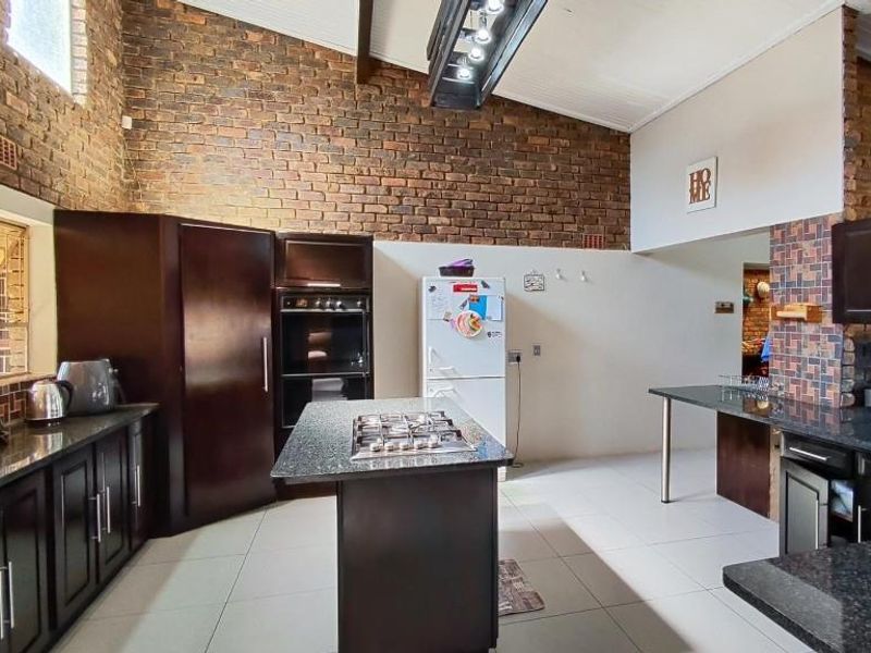 Entertainers delight with pool and flatlet - Photo 7