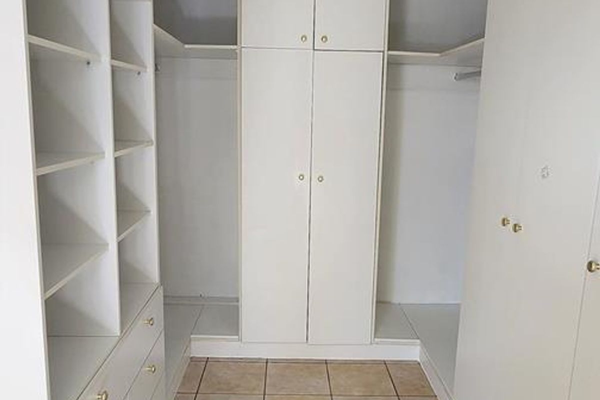 Located within walking distance of Windhoek Gymnasium - Photo 5