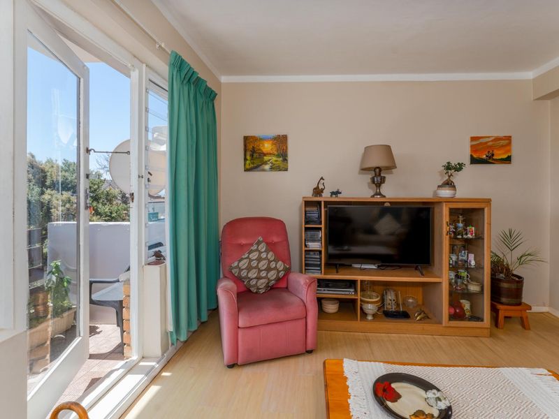 Apartment in Simons Town - Photo 3