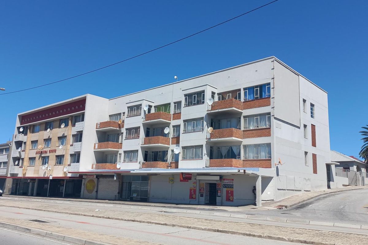 Investment opportunity! Multi-Unit Residential Property with Retail Outlets - Photo 3