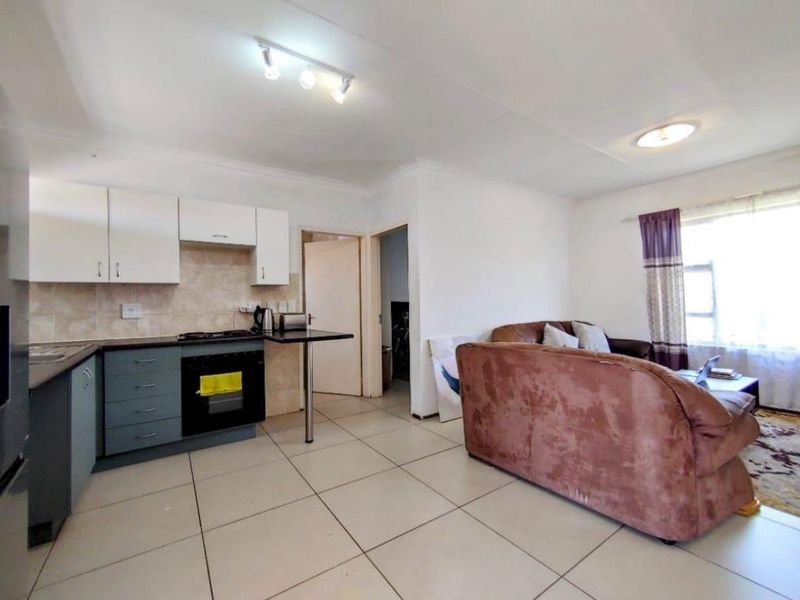 Modern 1st floor 1-Bedroom Unit in Prestigious Parklands Estate (Parkrand, Boksburg) - Photo 9