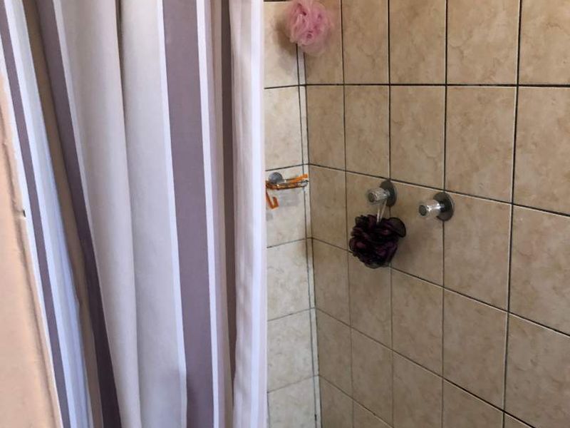 Renovaters dream with potential. - Photo 8