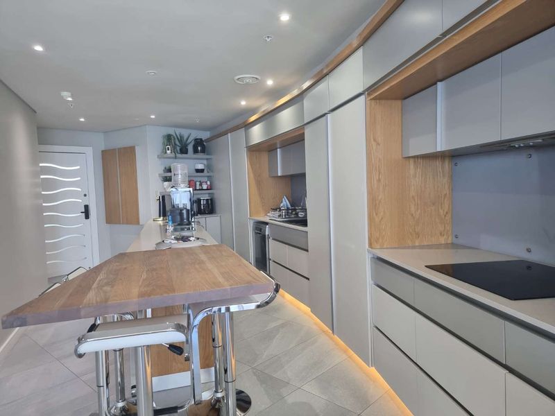 Luxury Sea View Apartment in Umhlanga – Fully Renovated Coastal Living - Photo 8