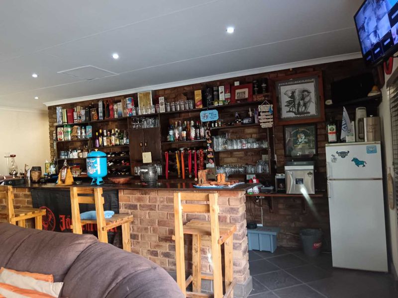 A Gem in the heart of Karenpark, a must see. - Photo 6