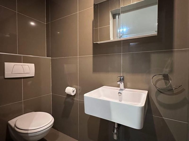 Charming 1-Bedroom Apartment with Modern Features - Photo 7