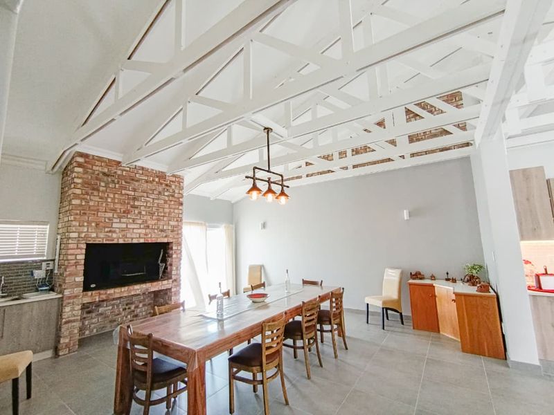 Stunning Freestanding Home - Photo 10