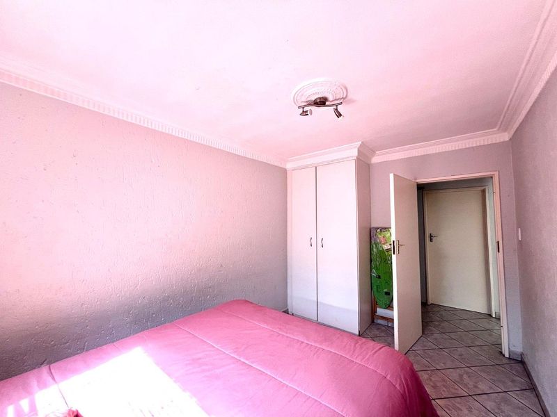 For Sale: Charming First-Floor Three-Bedroom Apartment - Photo 7