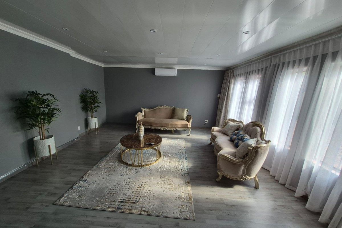 Spacious Family Living in Secure Boomed Estate – Excellent Location! - Photo 3