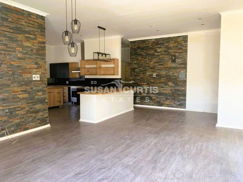 Modern Renovated Family Home in Central Oranjemund - Photo 4