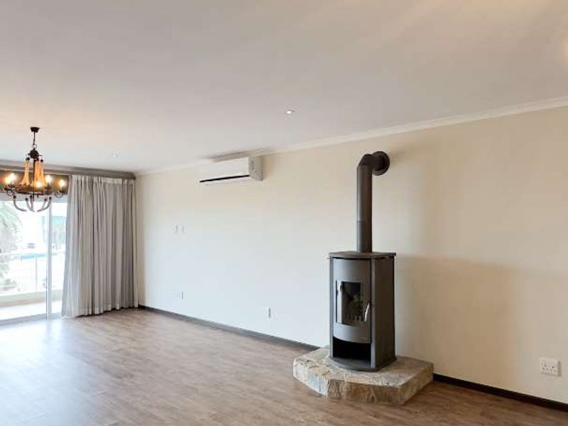 Luxurious 3-Bedroom Apartment with Sea View - Photo 10