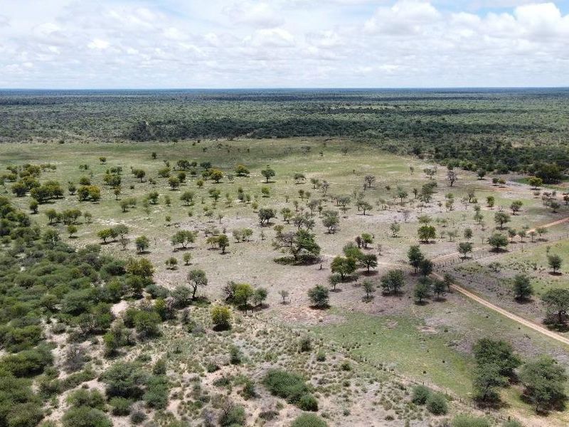 Exceptional Opportunity to Own a Well-Developed ±2,400 ha Large Stock Farm in the Sought-After Gobabis District. - Photo 2