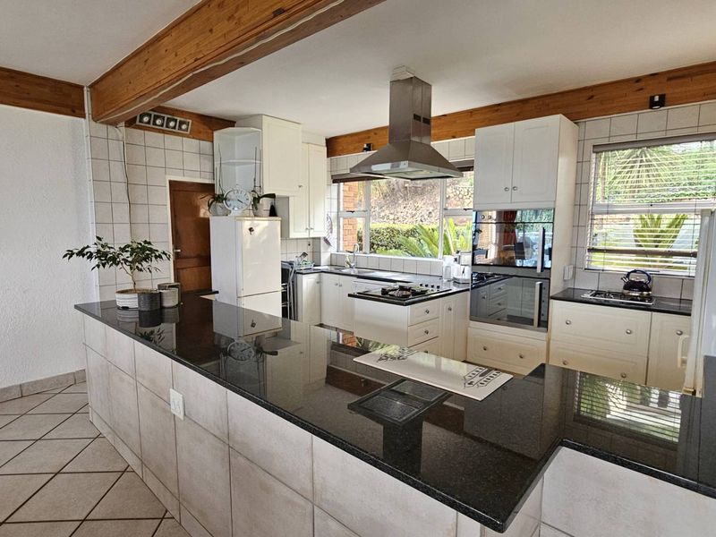 Executive 3 Bedroom Multi Level House in Kosmos - Photo 8