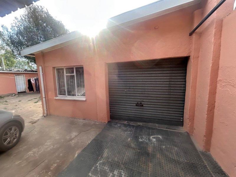 EXCELLENT VALUE - NEAT FAMILY HOME - Photo 10