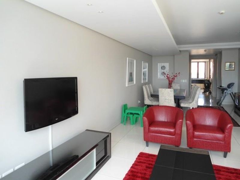 Lovely Furnished 2 Bedroom Apartment on The Emperor - Photo 3