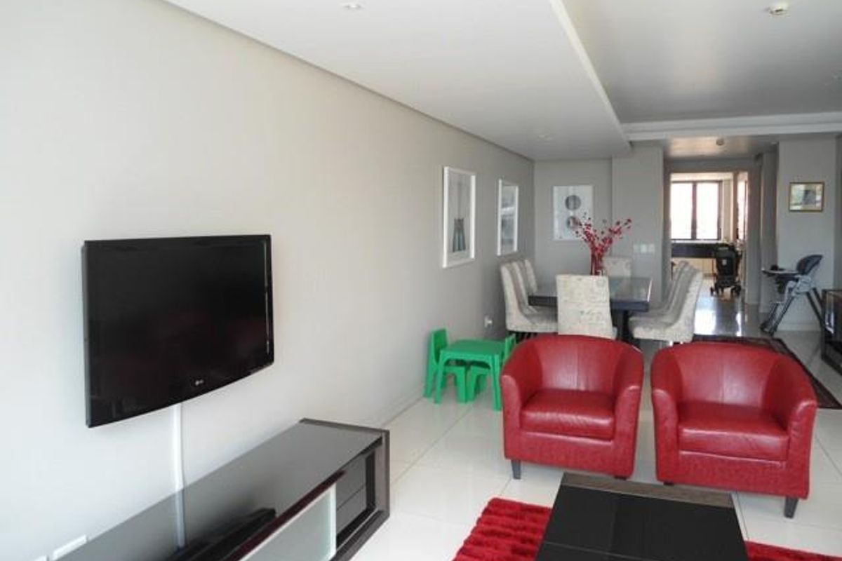 Lovely Furnished 2 Bedroom Apartment on The Emperor - Photo 3