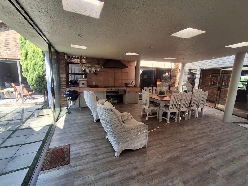 SPACE, STYLE AND ENTERTAINMENT - A FAMILY HOME WITH SO MUCH TO OFFER - Photo 10