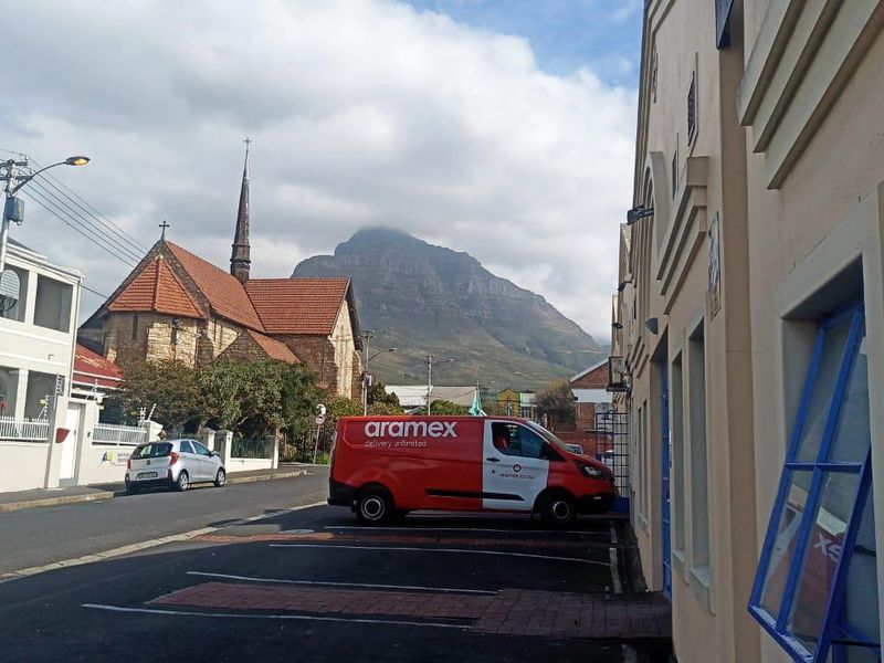 198m2 TO LET HIGHLY VISIBLE, DRIVE-IN ACCESS : RETAIL / OFFICE / WAREHOUSE / - Photo 4