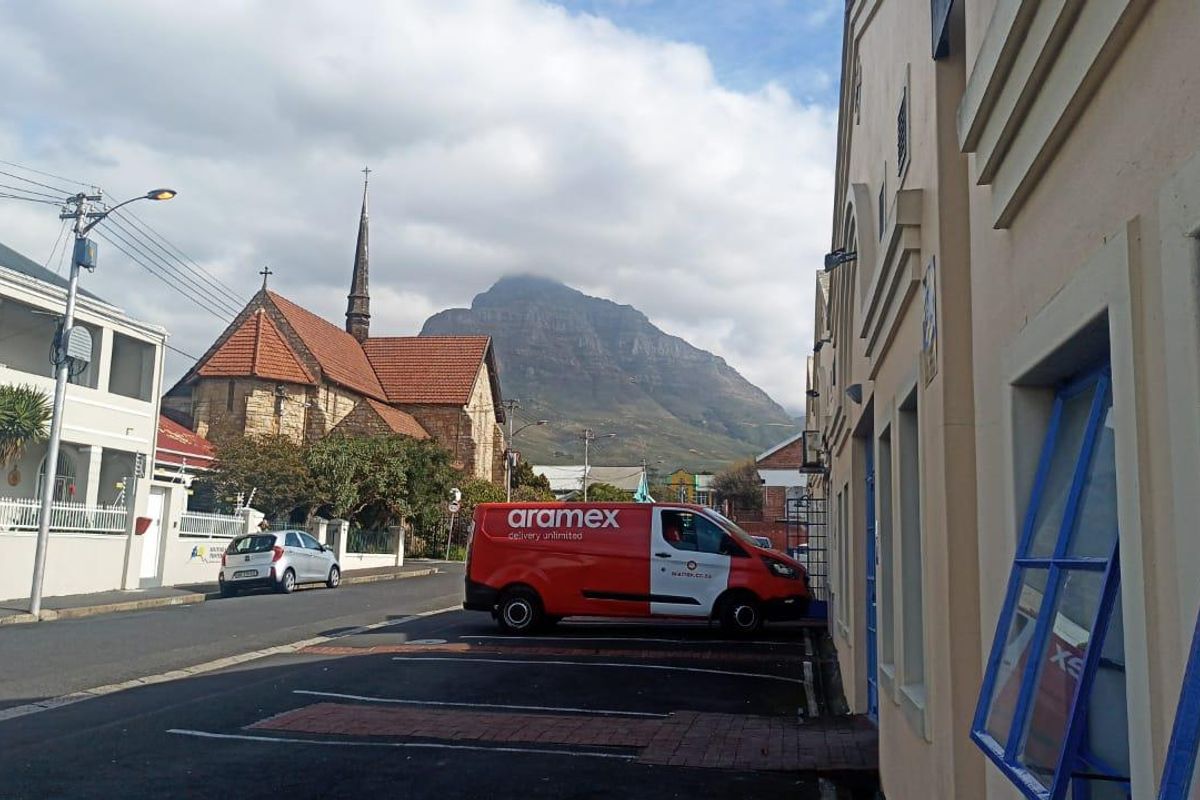 198m2 TO LET HIGHLY VISIBLE, DRIVE-IN ACCESS : RETAIL / OFFICE / WAREHOUSE / - Photo 4